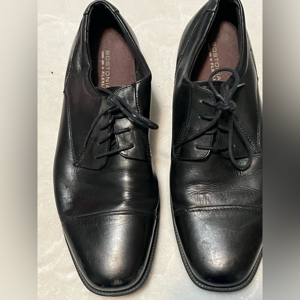 Bostonian Classic Black Oxfords for Men